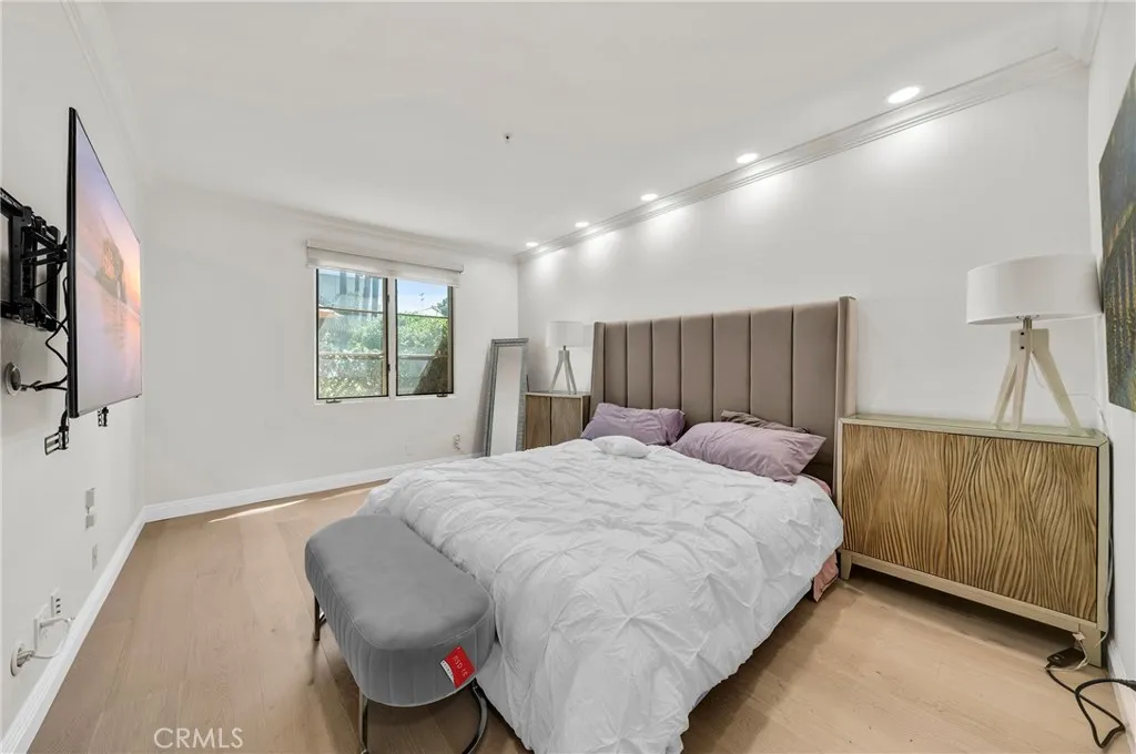 235 S Gale 102, Beverly Hills, California 90211 home-pic-18