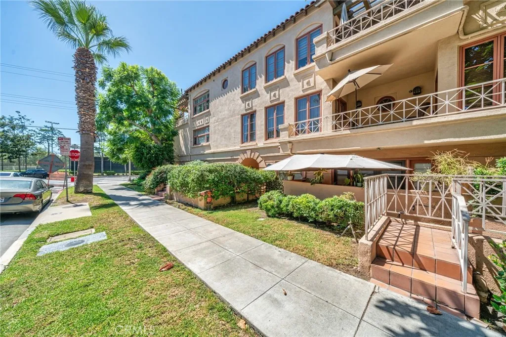 235 S Gale 102, Beverly Hills, California 90211 home-pic-40