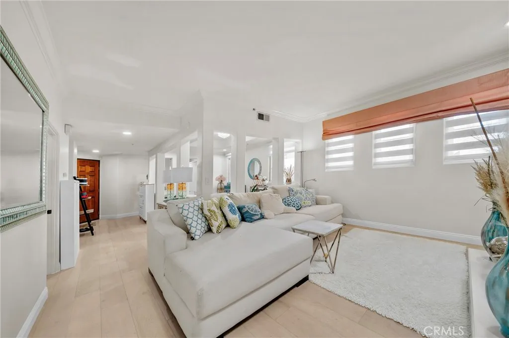 235 S Gale 102, Beverly Hills, California 90211 home-pic-9