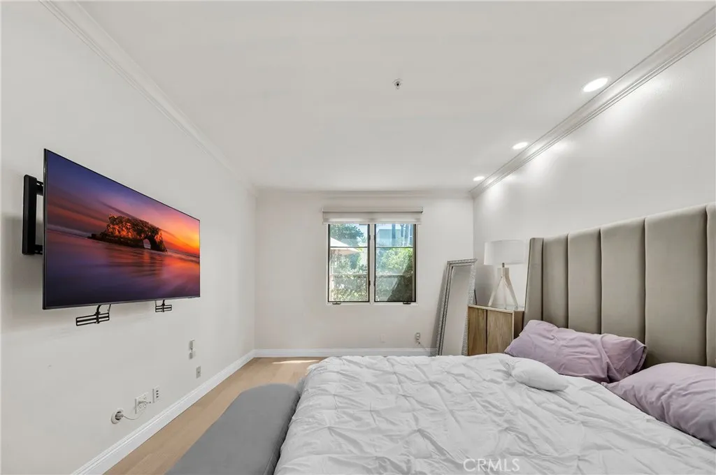 235 S Gale 102, Beverly Hills, California 90211 home-pic-21
