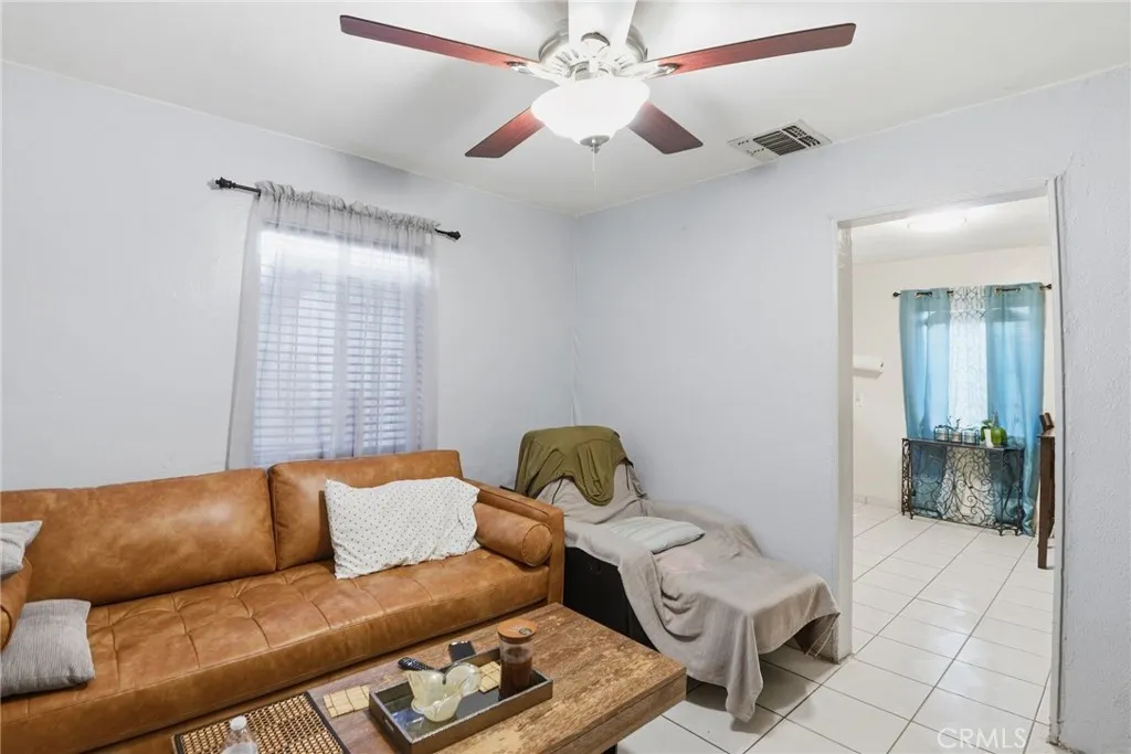 1038 Hollister St, San Fernando, California 91340 home-pic-11