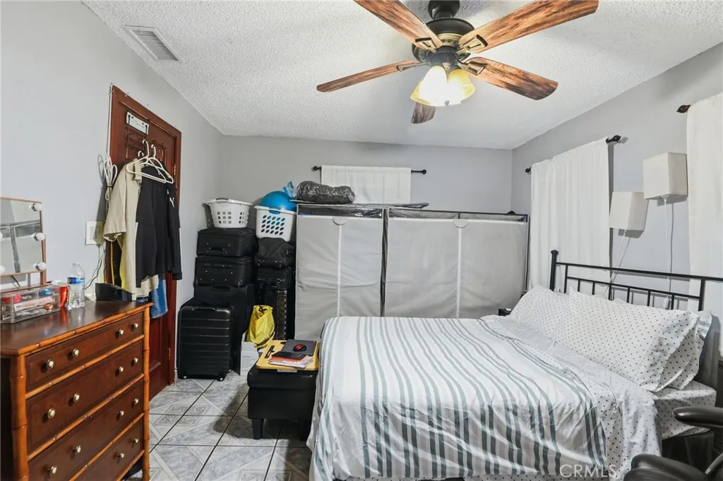 1038 Hollister St, San Fernando, California 91340 home-pic-14