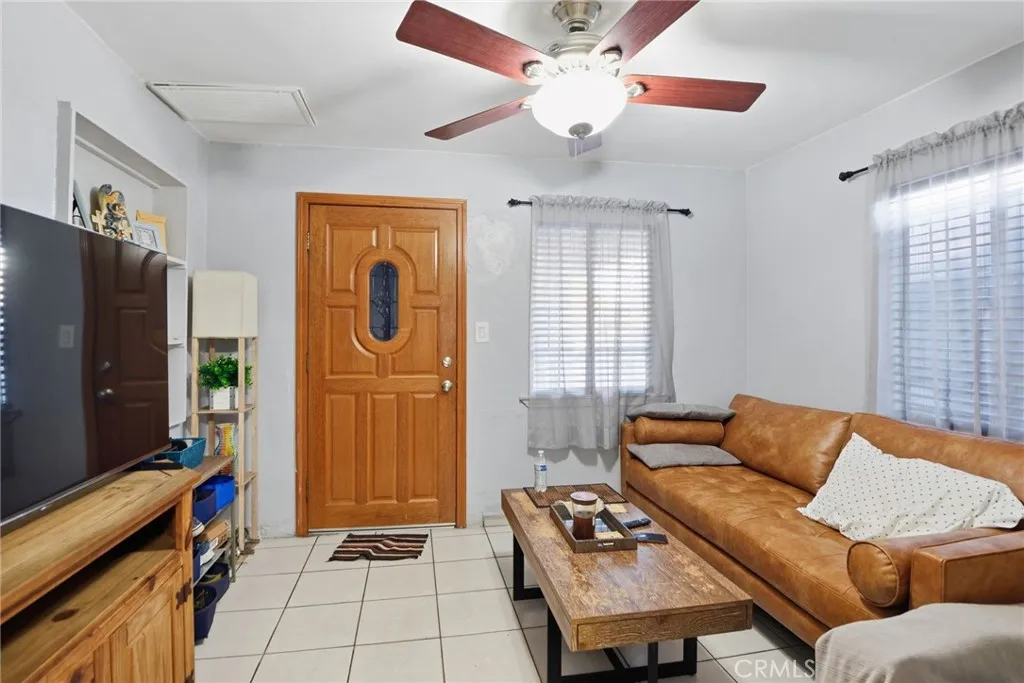 1038 Hollister St, San Fernando, California 91340 home-pic-10
