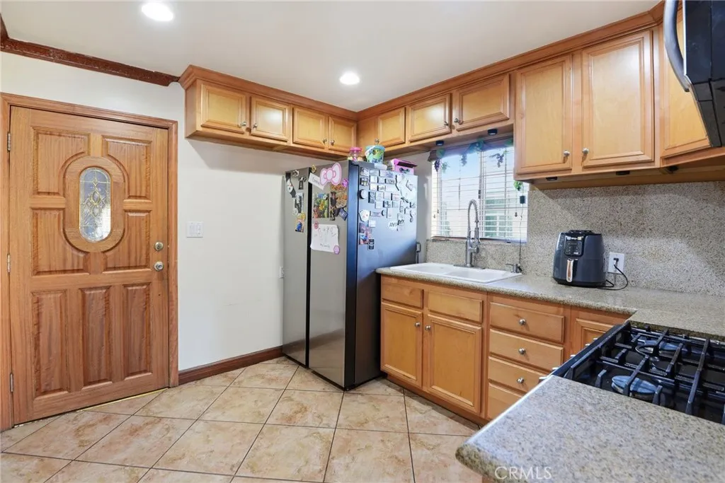 1038 Hollister St, San Fernando, California 91340 home-pic-5