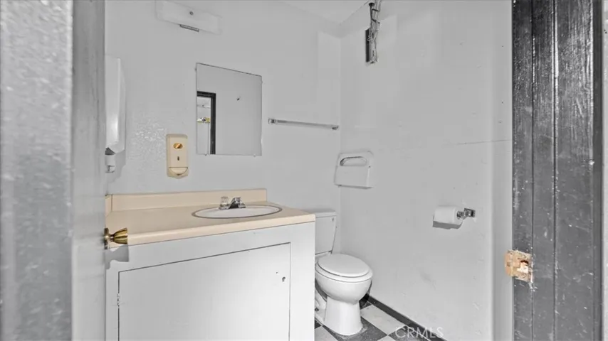 Vacant unit - restroom