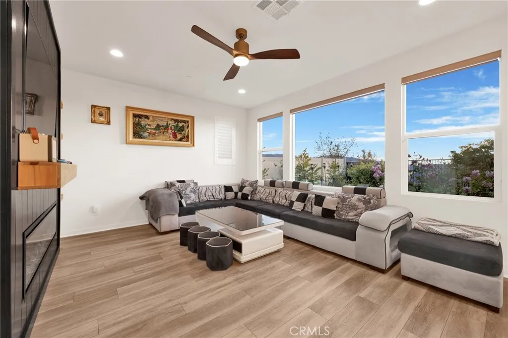 28427 Ascent, Saugus, California 91350 home-pic-7