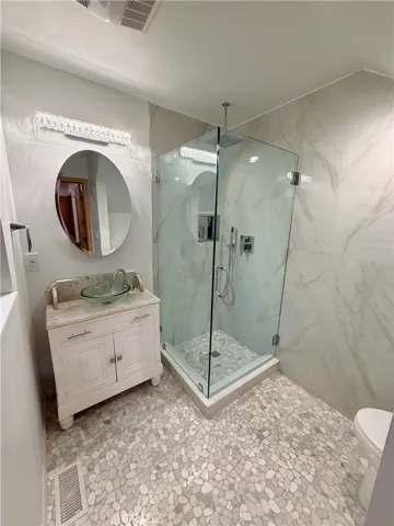 1st floor en suite with stunning pebble floor