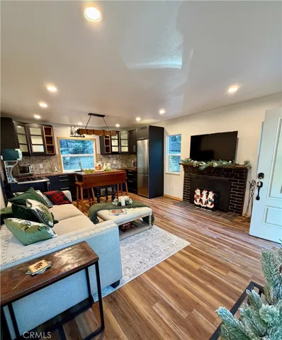 Wood burning fire place w/heat blower