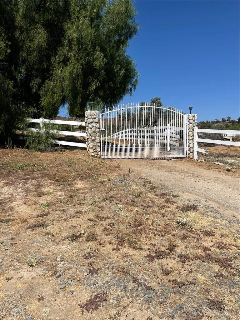 23435 Rolling Meadows, Lake Mathews, California 92570 home-pic-3