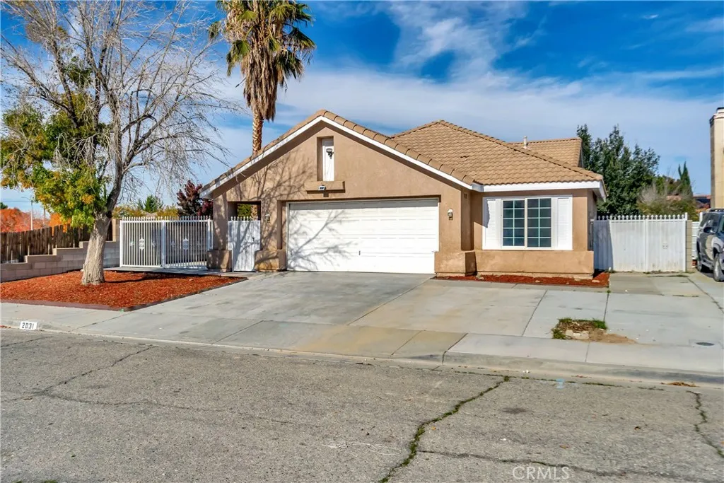 2031 Thomas Drive, Lancaster, California 93535 home-pic-2