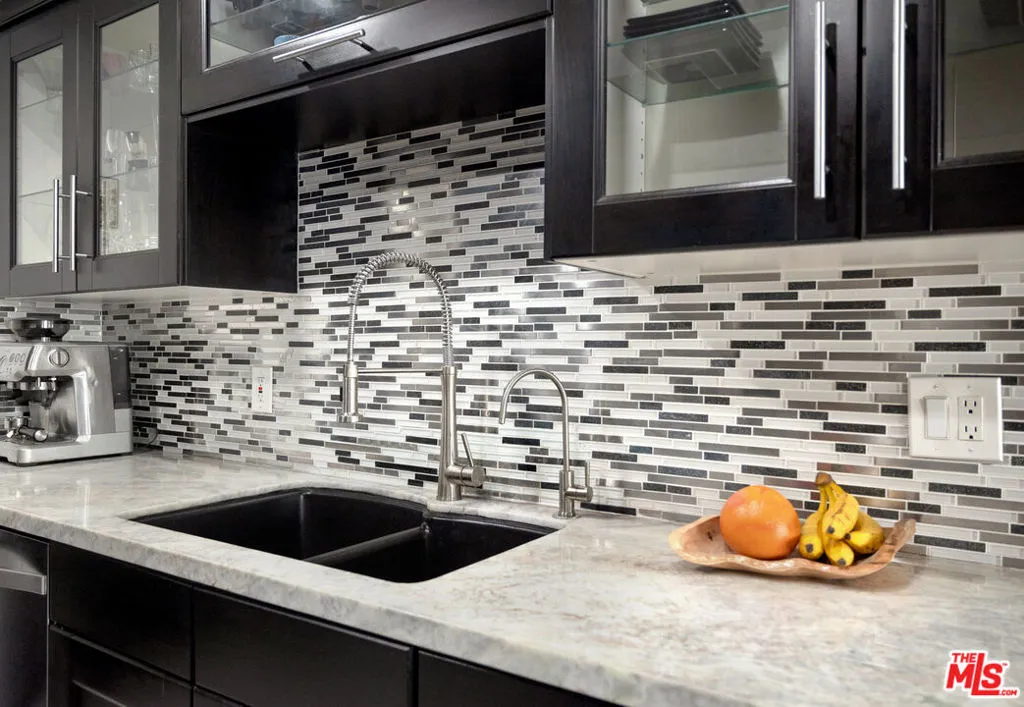 7259 Hillside Avenue 202, Los Angeles, California 90046 home-pic-3