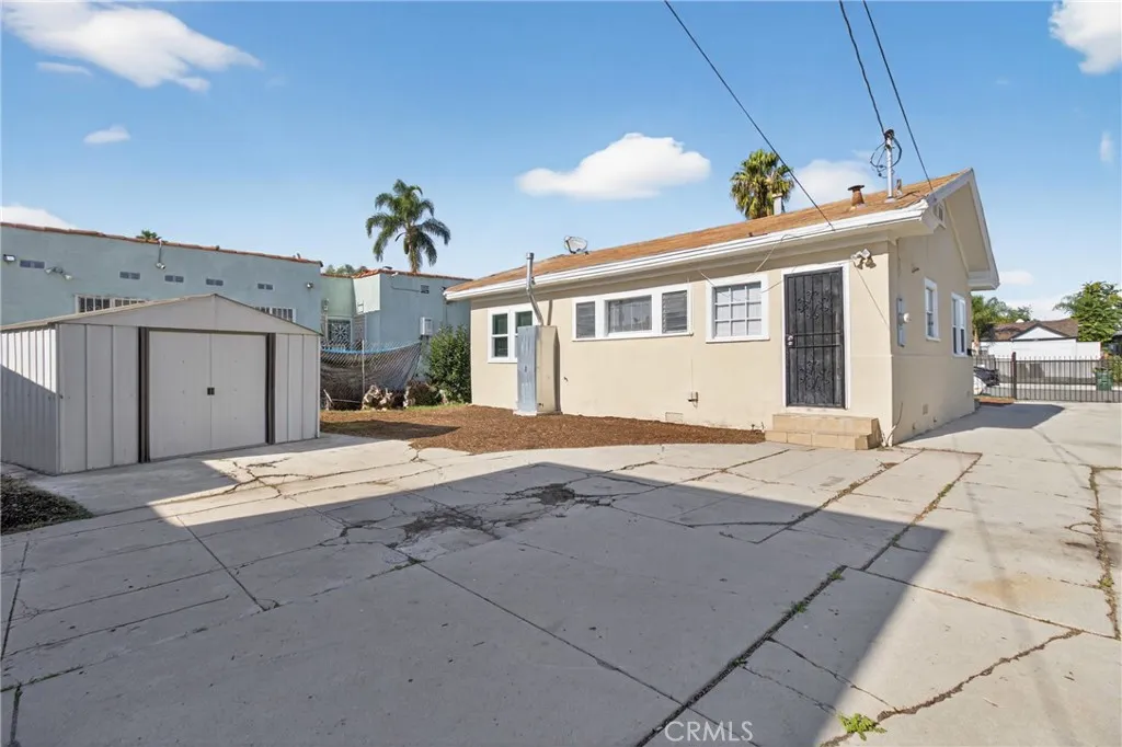 1300 W 90th Street, Los Angeles, California 90044 home-pic-19