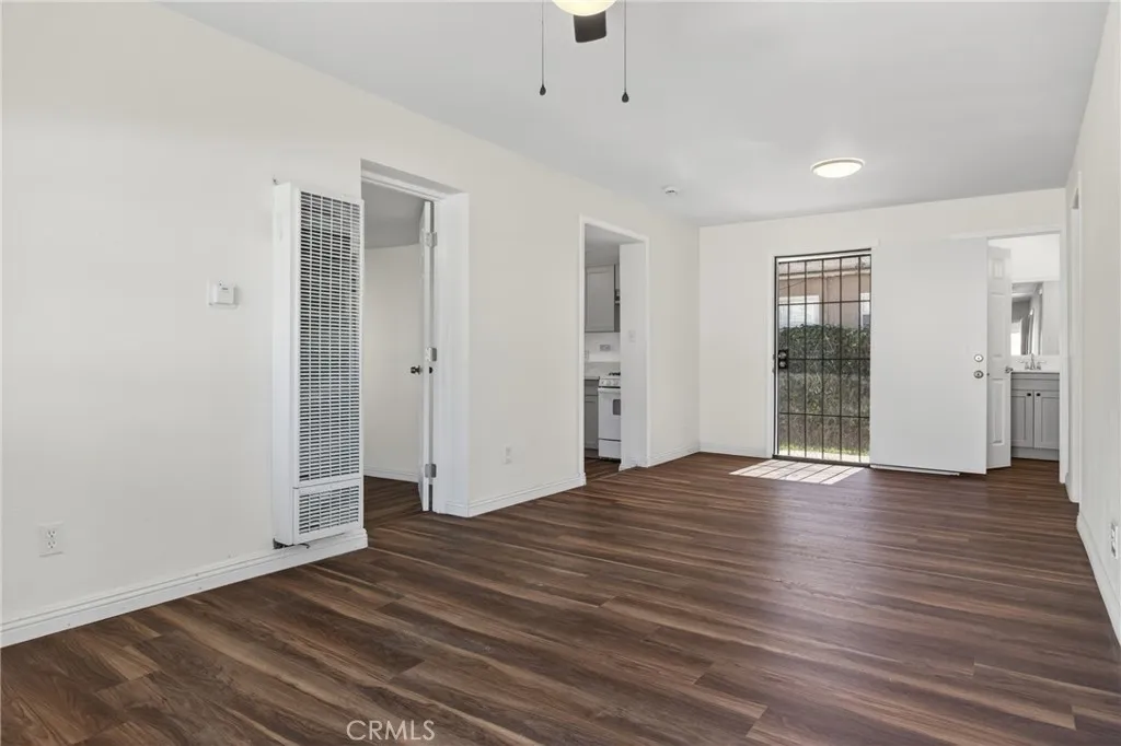 1300 W 90th Street, Los Angeles, California 90044 home-pic-22