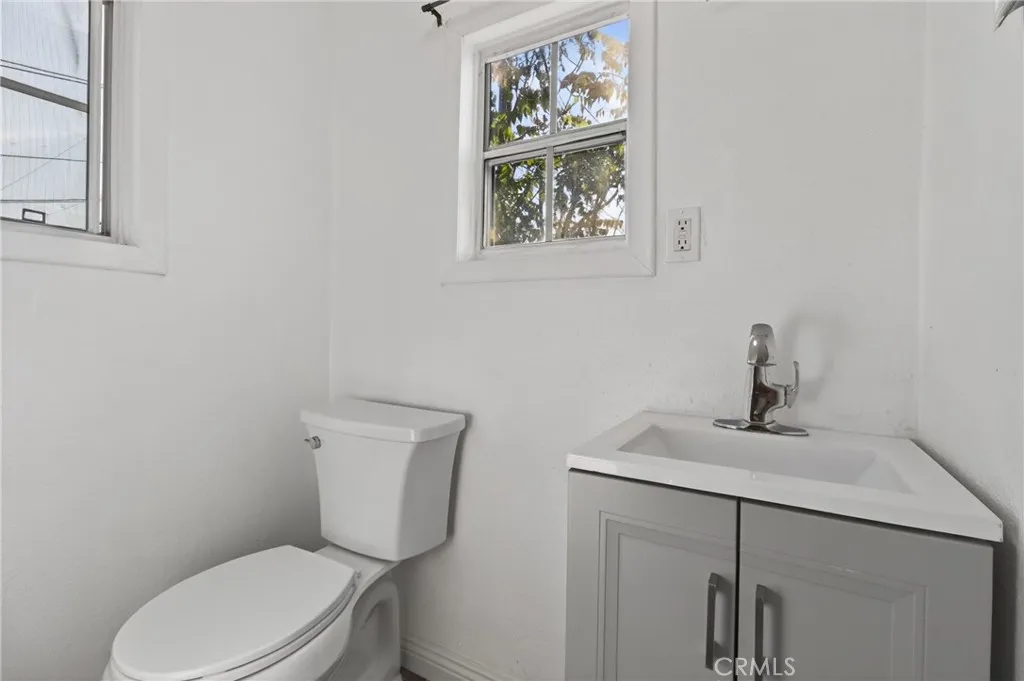 1300 W 90th Street, Los Angeles, California 90044 home-pic-37