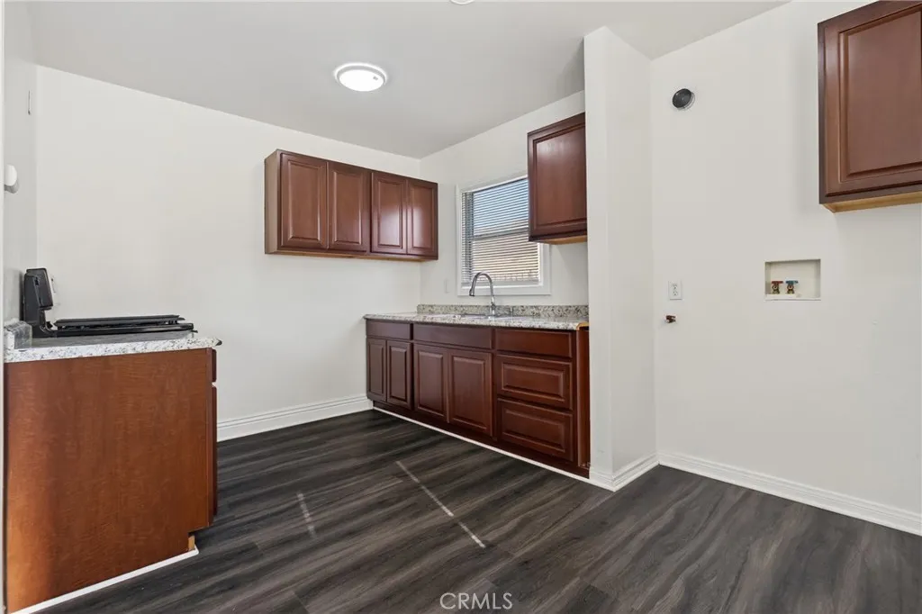 1300 W 90th Street, Los Angeles, California 90044 home-pic-12