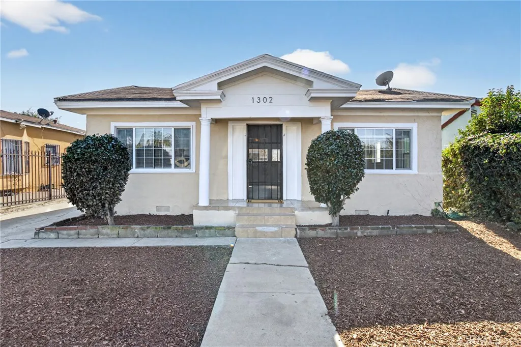 1300 W 90th Street, Los Angeles, California 90044 home-pic-0