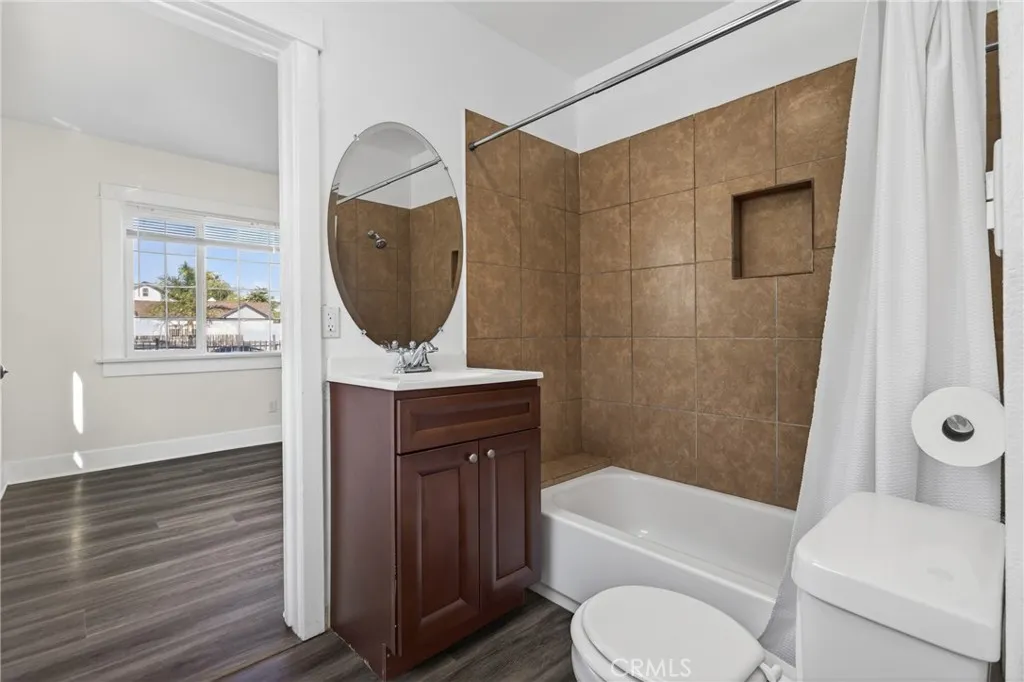 1300 W 90th Street, Los Angeles, California 90044 home-pic-17