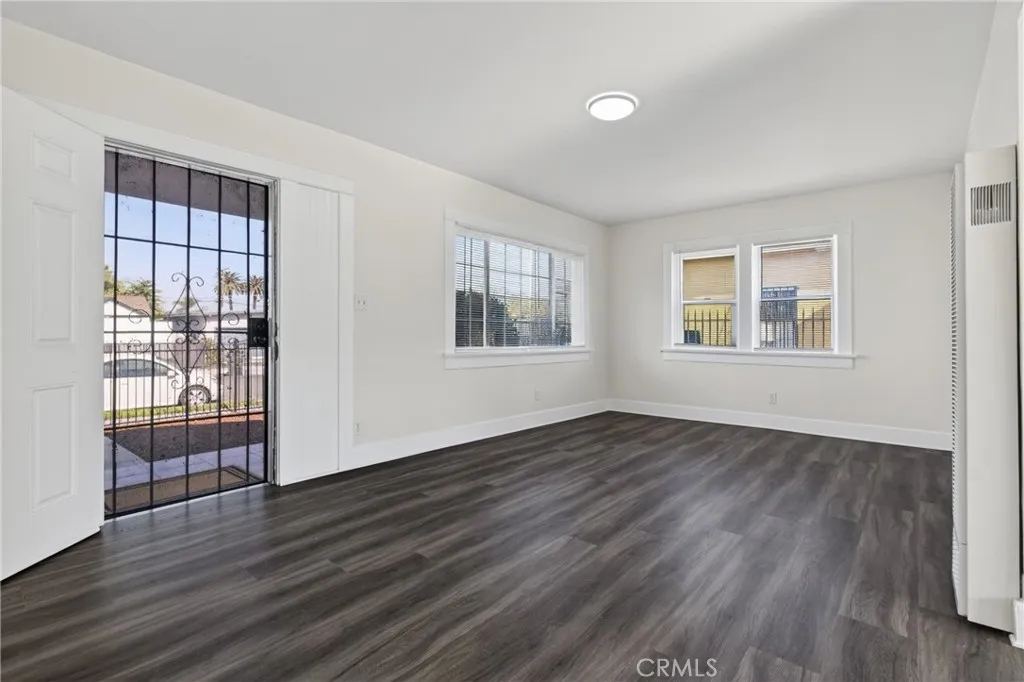 1300 W 90th Street, Los Angeles, California 90044 home-pic-8