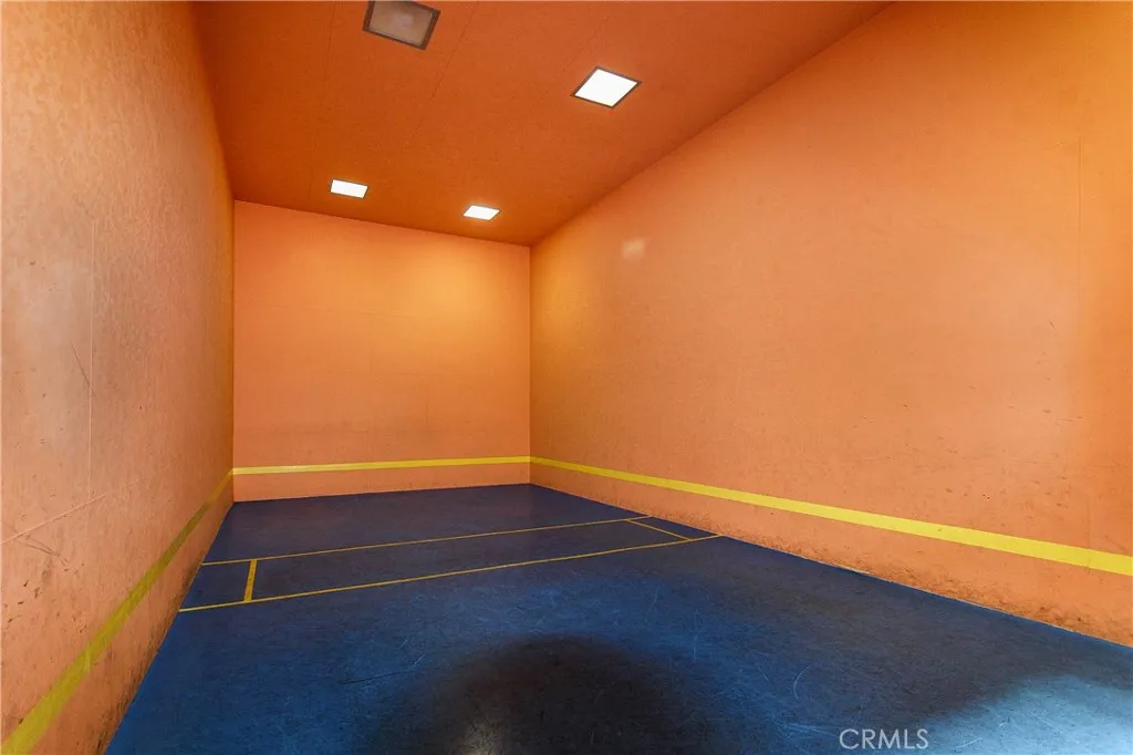 5545 Canoga Avenue 320, Woodland Hills, California 91367 home-pic-16