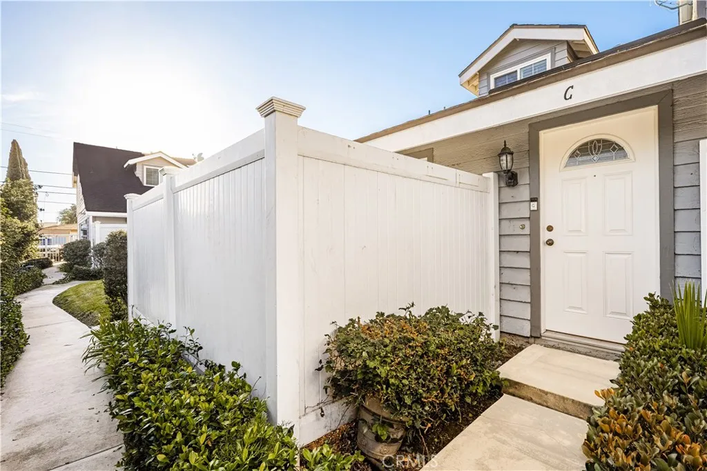 1062 Walnut Street C, Tustin, California 92780 home-pic-0