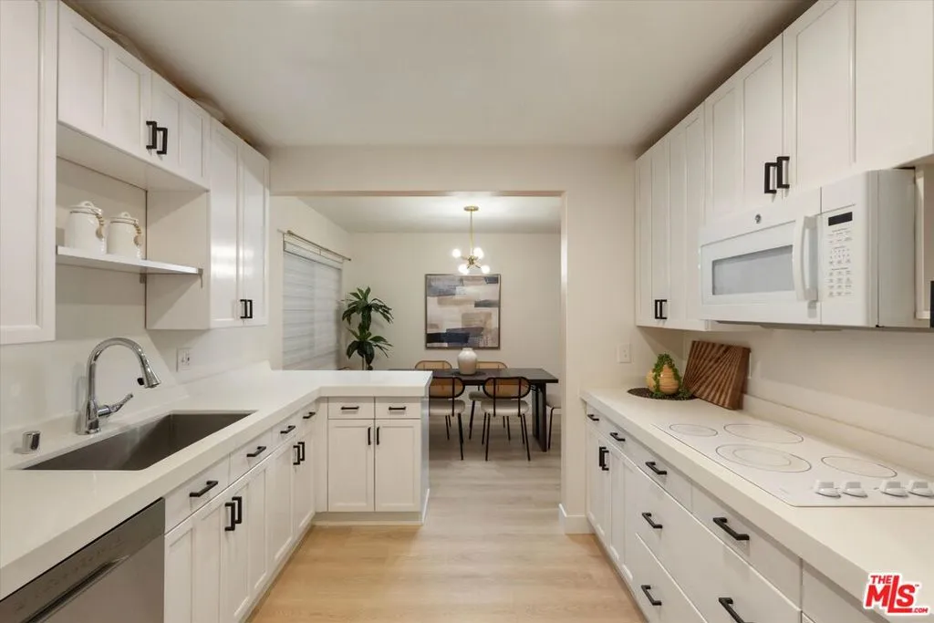 6001 Canterbury Drive 110, Culver City, California 90230 home-pic-9