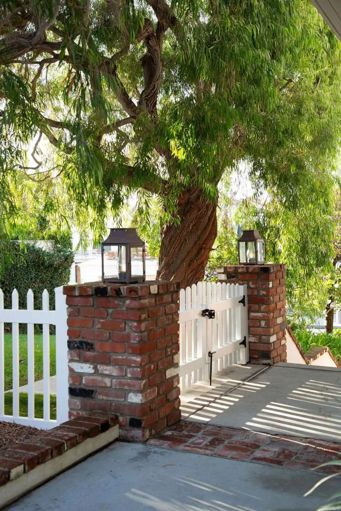 5735 Dolphin Place, La Jolla, California 92037 home-pic-36