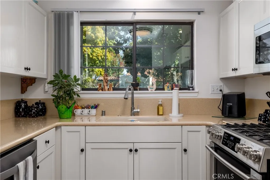 1057 Clubhouse Drive, Hemet, California 92545 home-pic-9