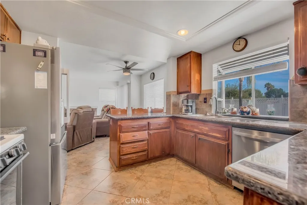 1741 Mojave View Circle, Corona, California 92882 home-pic-8