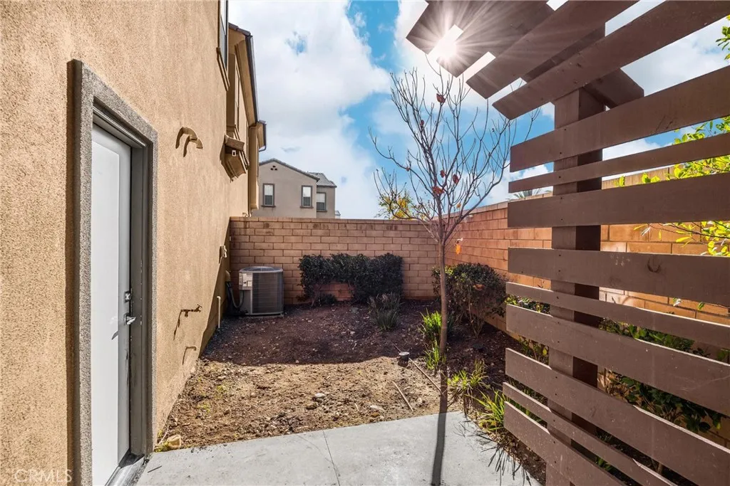 2323 Apple, Upland, California 91786 home-pic-37