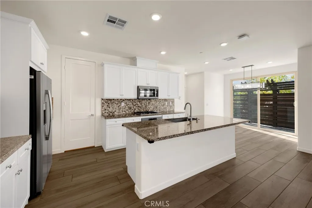 2323 Apple, Upland, California 91786 home-pic-4