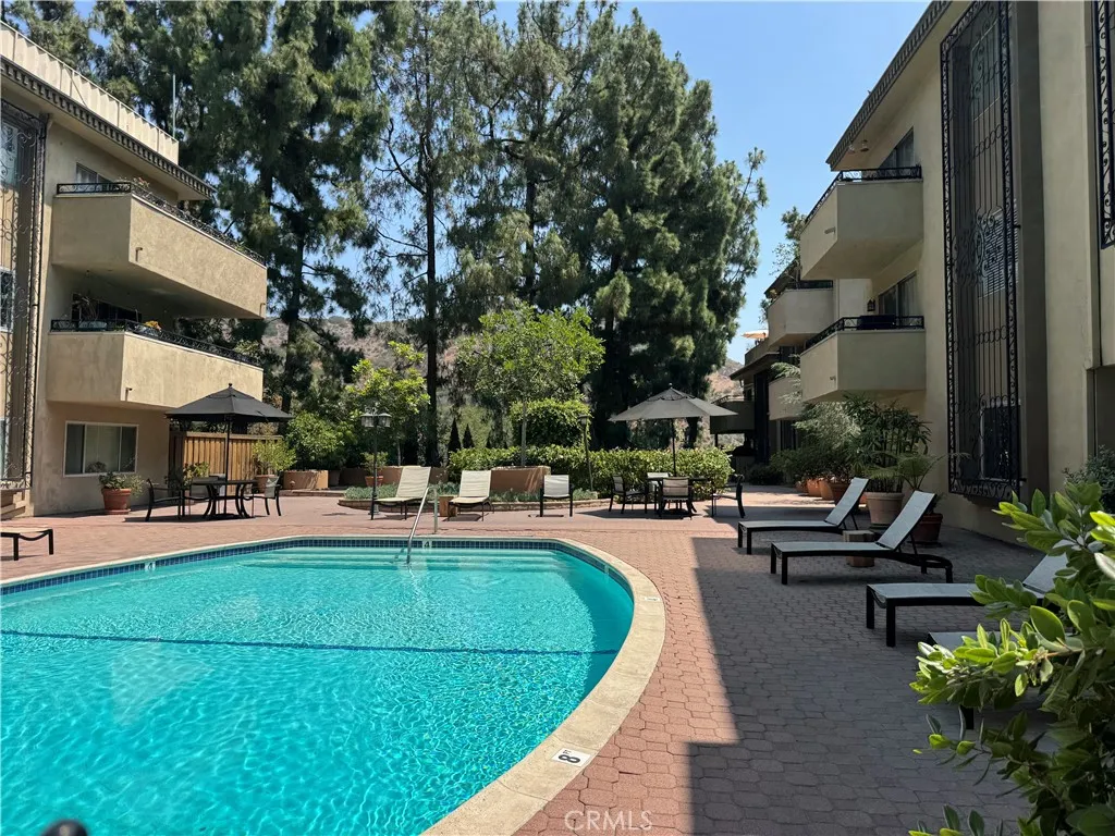 6702 Hillpark Drive 308, Los Angeles, California 90068 home-pic-22