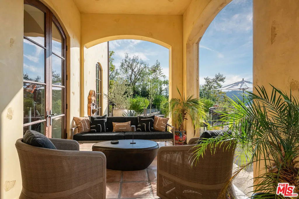 1101 Cold Canyon Road, Calabasas, California 91302 home-pic-36