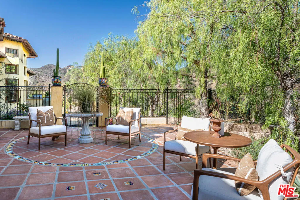 1101 Cold Canyon Road, Calabasas, California 91302 home-pic-39