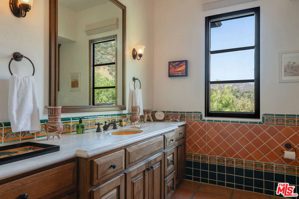 1101 Cold Canyon Road, Calabasas, California 91302 home-pic-28