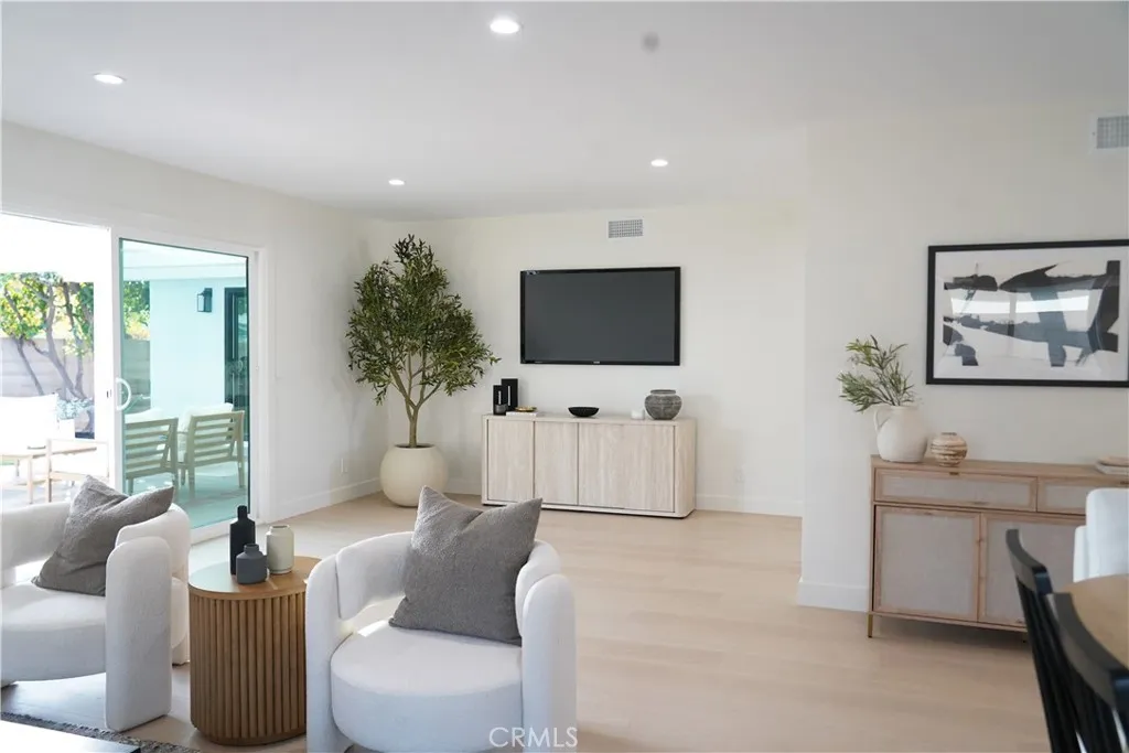 6862 Breeland Drive, Huntington Beach, California 92647 home-pic-8