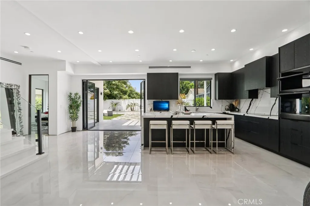 2227 N Lamer Street, Burbank, California 91504 home-pic-15