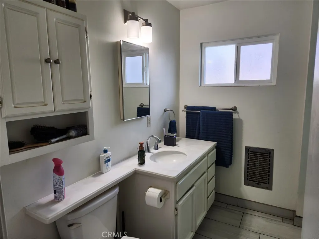 704 Danecroft Avenue, Glendora, California 91740 home-pic-16
