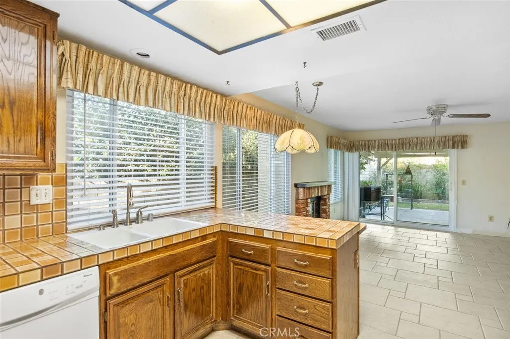 25522 Via Dona Christa, Valencia, California 91355 home-pic-16