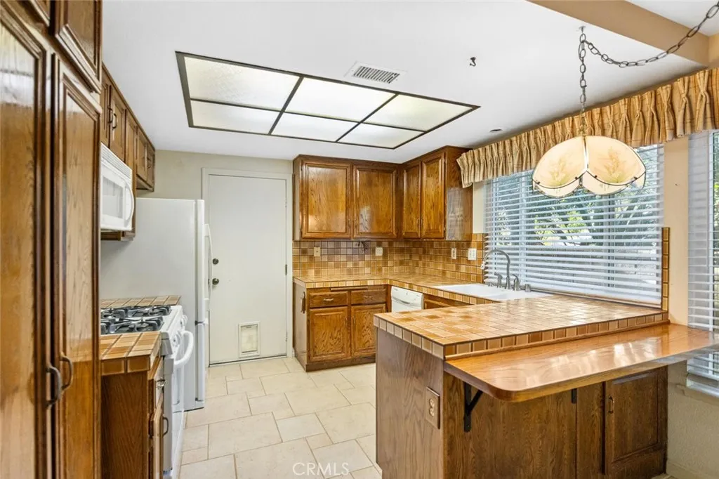 25522 Via Dona Christa, Valencia, California 91355 home-pic-13