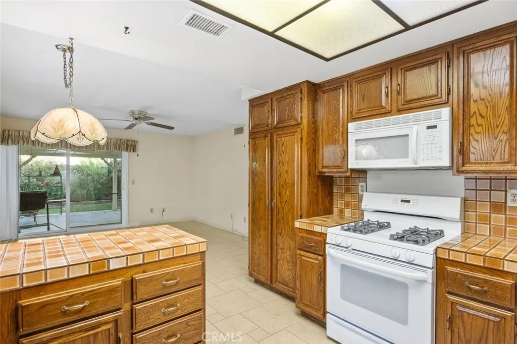 25522 Via Dona Christa, Valencia, California 91355 home-pic-17