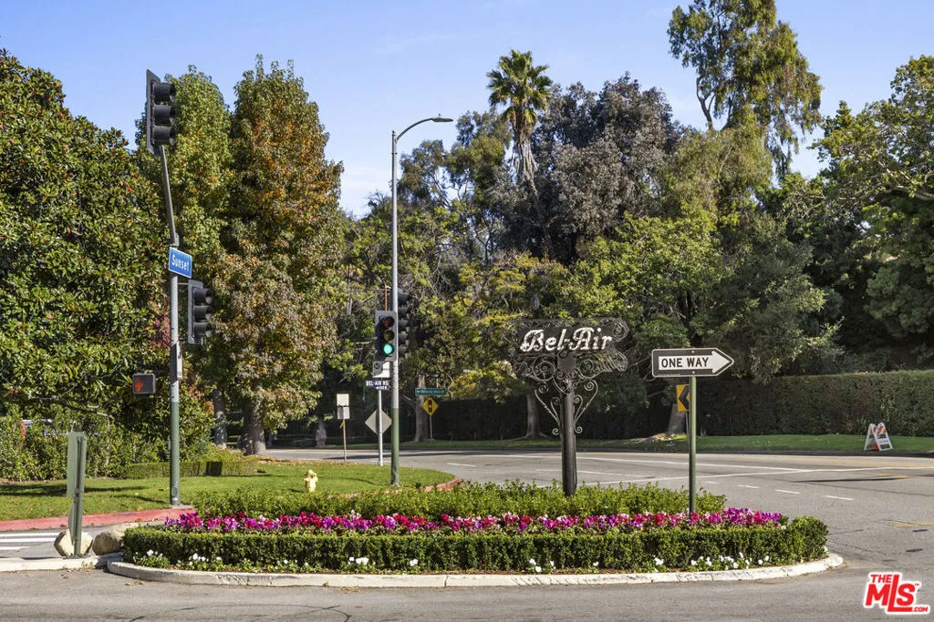 501 St Cloud Road, Los Angeles, California 90077 home-pic-15