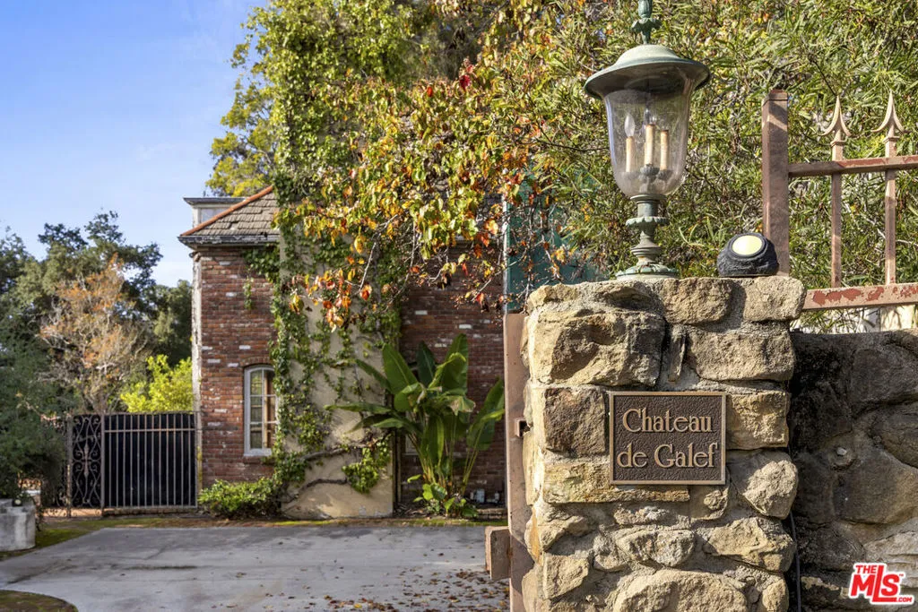 501 St Cloud Road, Los Angeles, California 90077 home-pic-1