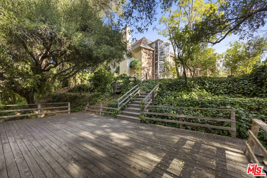 501 St Cloud Road, Los Angeles, California 90077 home-pic-4