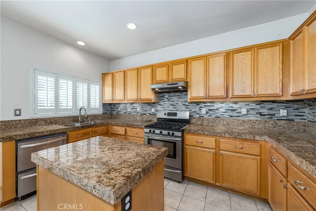 1852 Rogers Way, San Jacinto, California 92582 home-pic-8