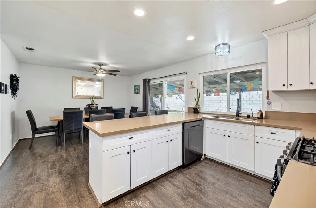 10022 Chula Vista Way, Riverside, California 92503 home-pic-12