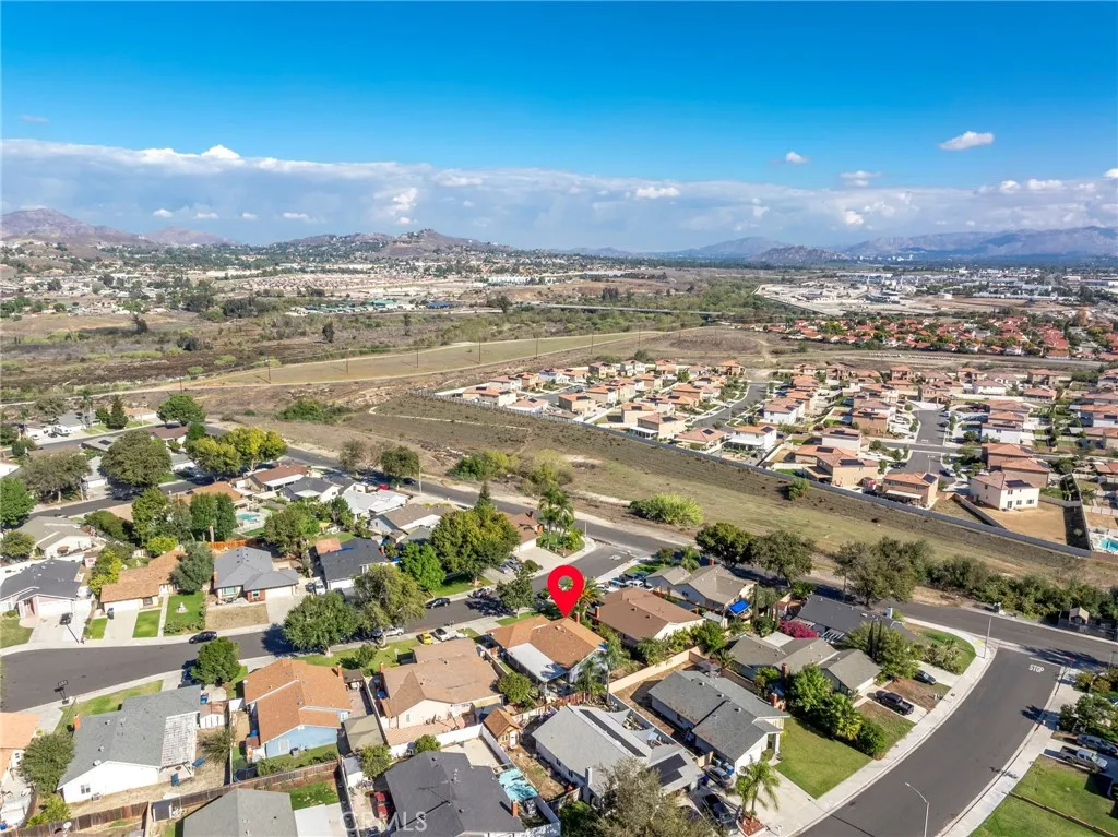 10022 Chula Vista Way, Riverside, California 92503 home-pic-36