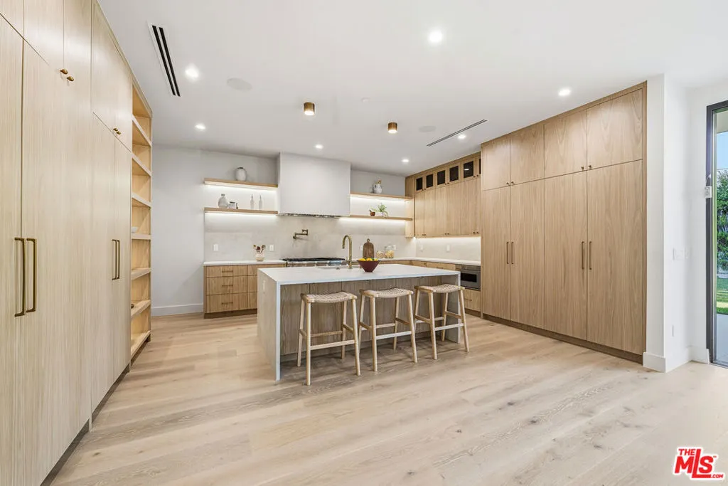 16643 Addison Street, Encino, California 91436 home-pic-5