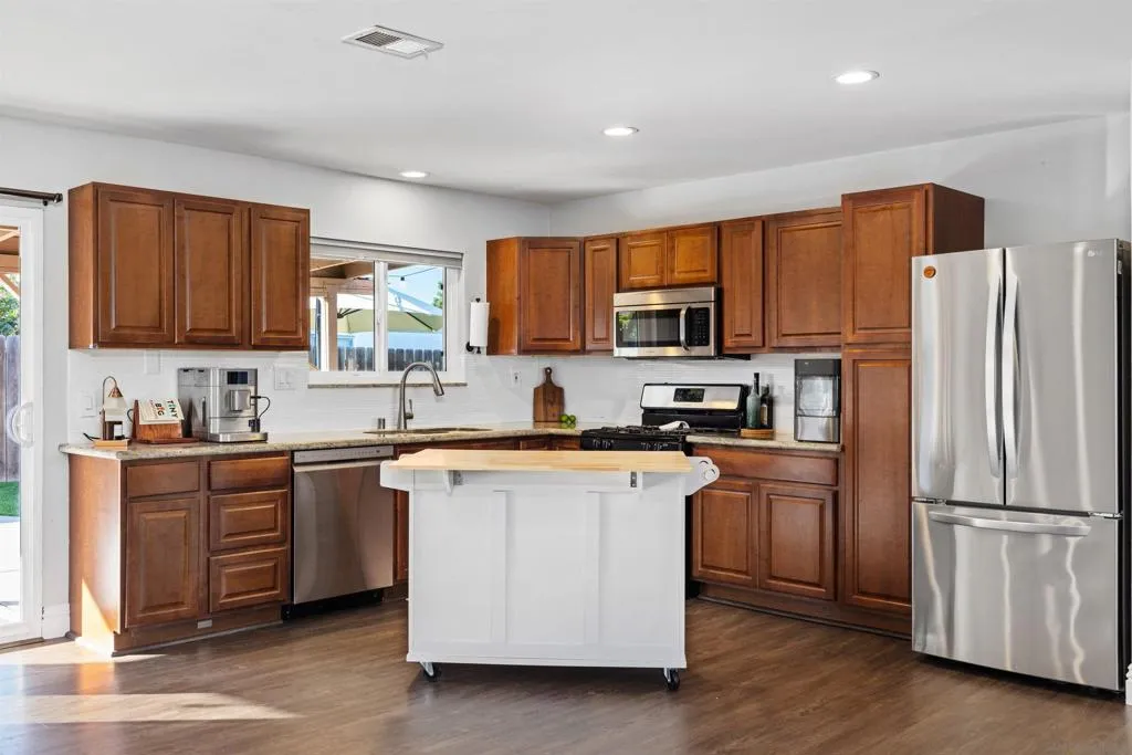 8802 Blue Boy Ln, Santee, California 92071 home-pic-8