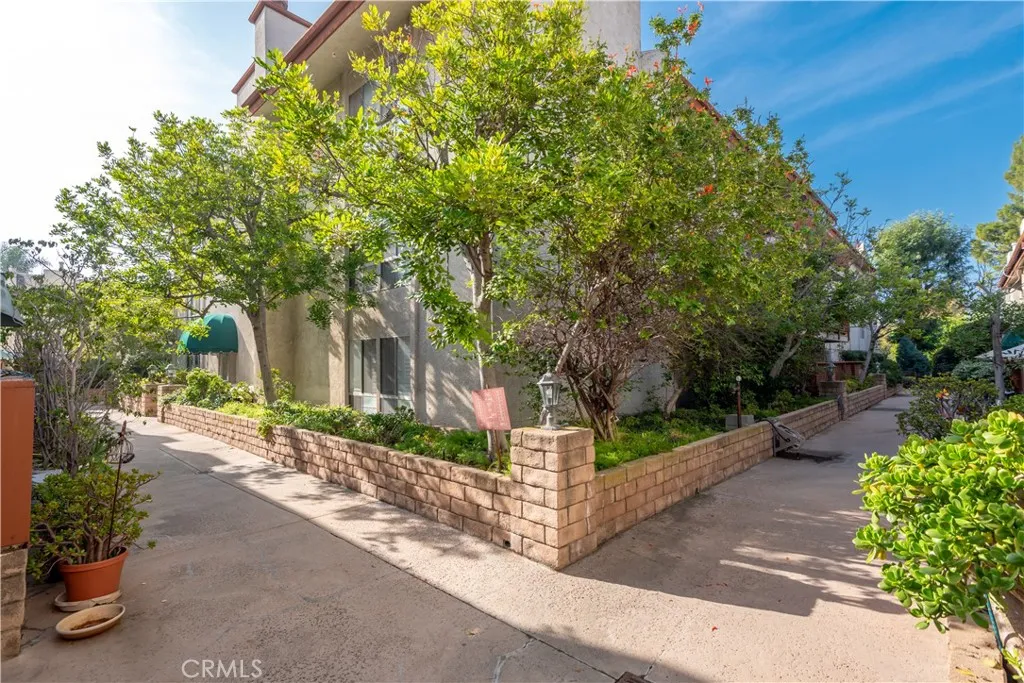 5115 Kester, Sherman Oaks, California 91403 home-pic-22