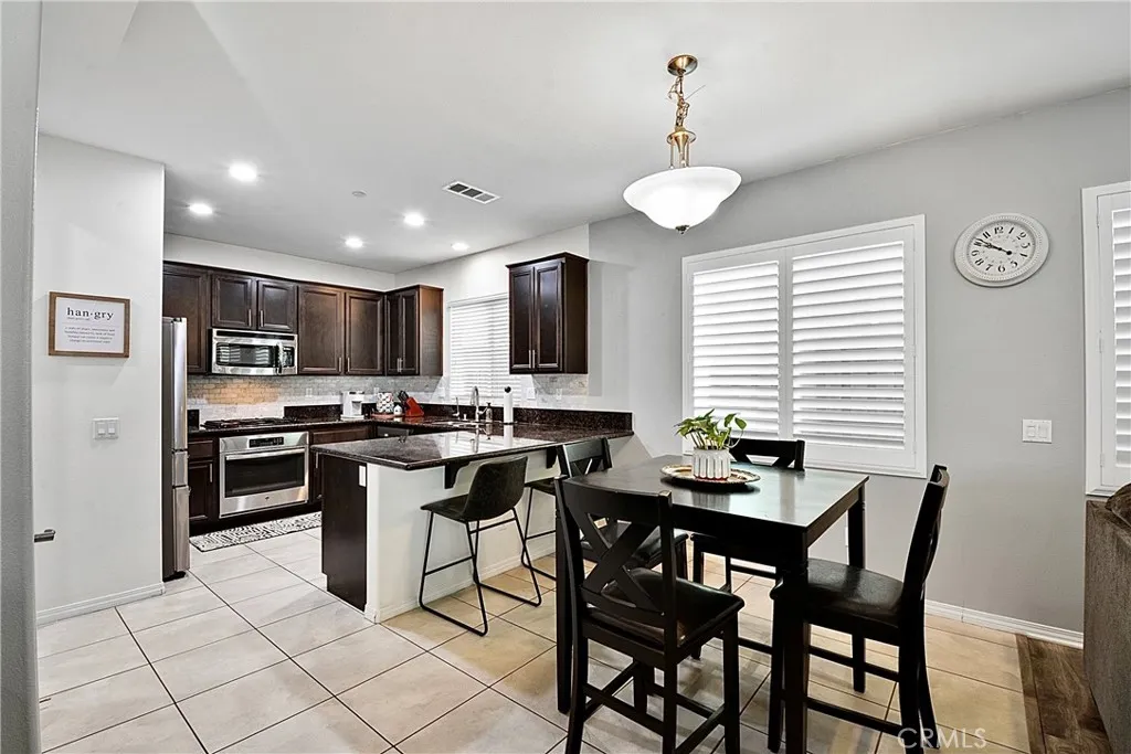 809 Dylan Drive, Upland, California 91784 home-pic-4